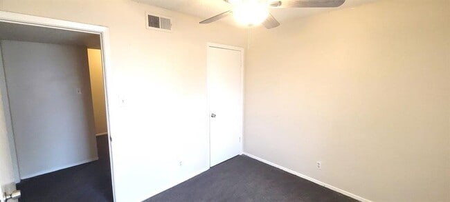 Building Photo - 5808 Wellington Dr