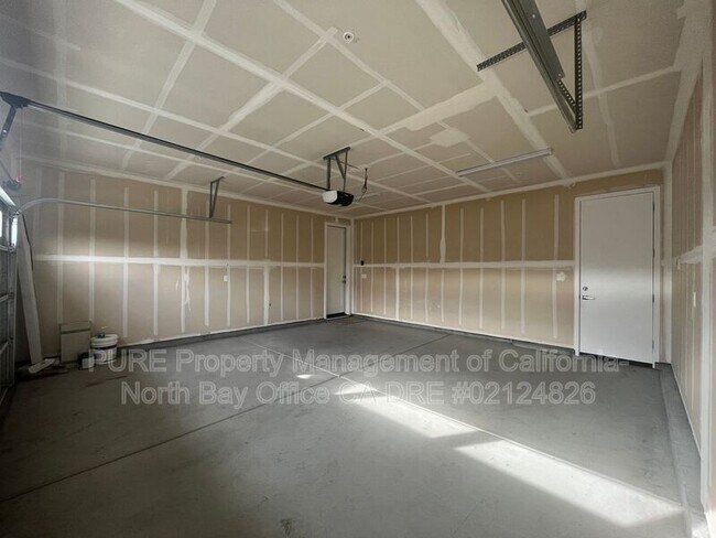 Building Photo - 3681 Hemlock St
