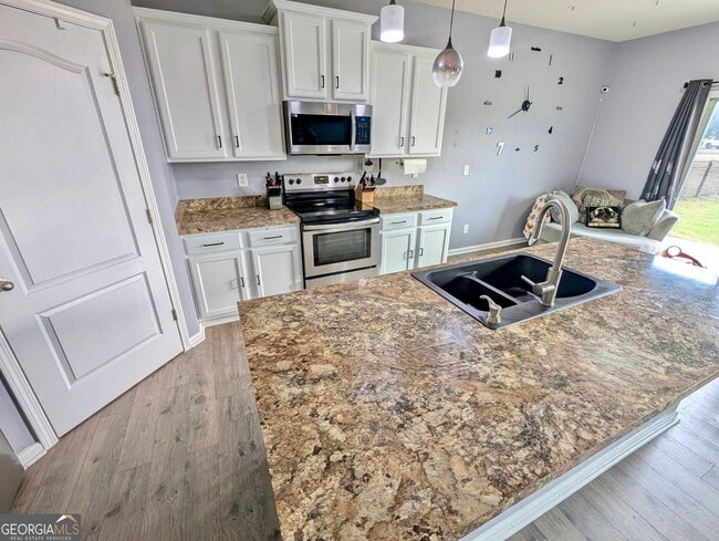 Building Photo - 215 Brooklet Cir