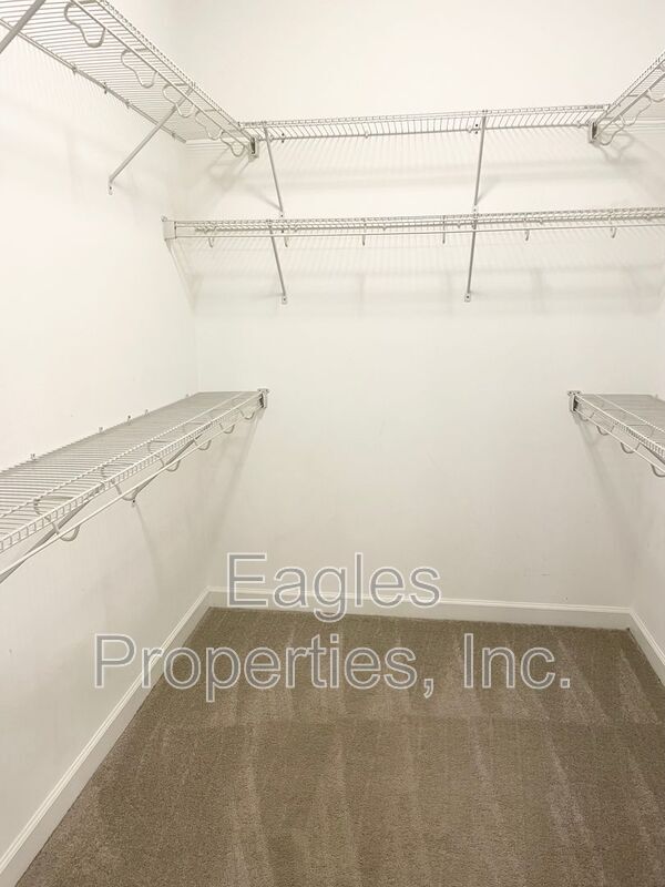 Building Photo - 117 Kenison Way