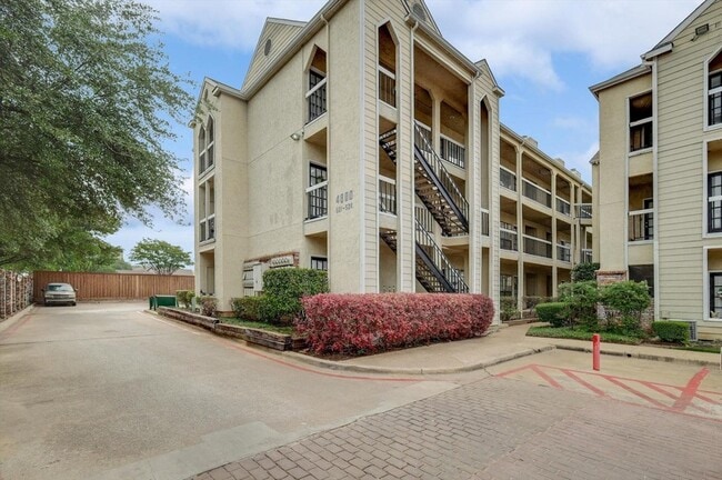 Building Photo - 4800 W Lovers Ln