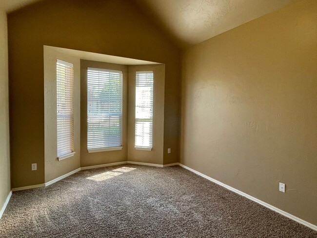 Building Photo - Beautiful 3 bed 2 bath home in a great loc...