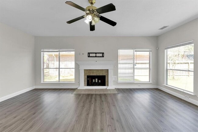 Building Photo - 15614 Lago Villa Dr