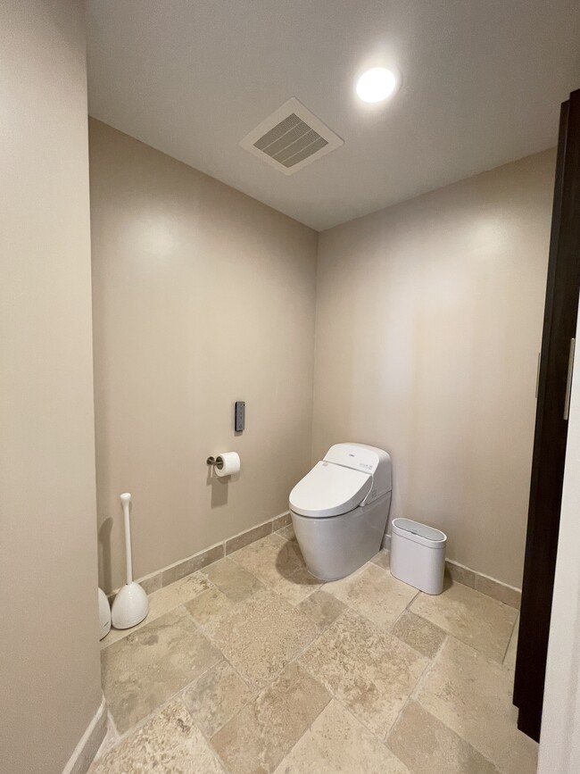 Master Bathroom - 333 Las Olas Way
