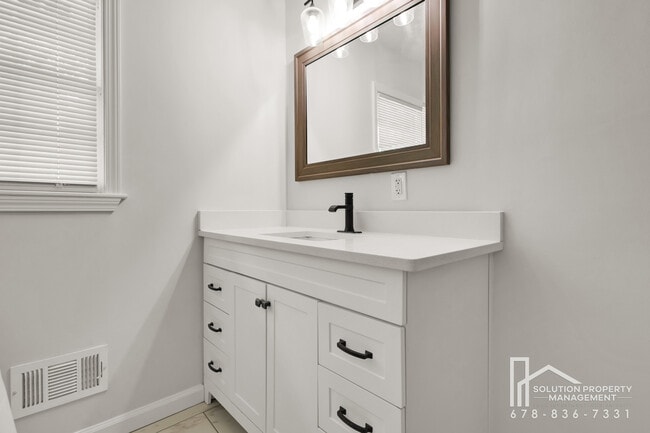 Building Photo - 1870 Gherry Dr