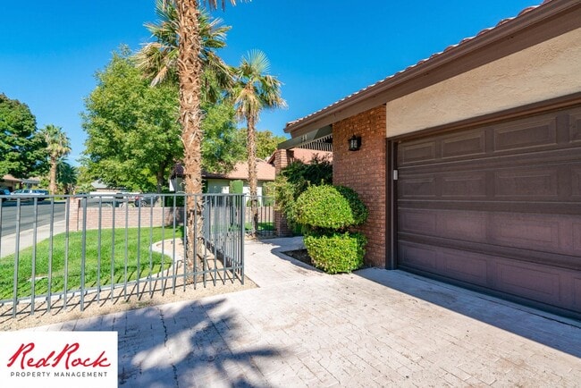 Building Photo - Spacious 5 Bedroom Home in A Quiet Communi...