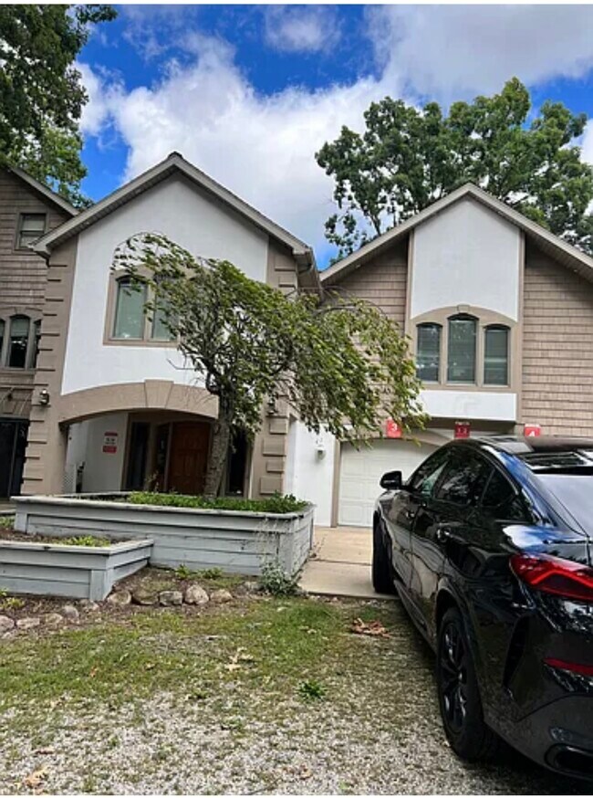 Building Photo - 8862 Bellemere Ct