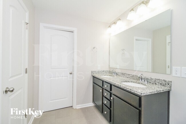 Building Photo - 1307 Red Deer Dr