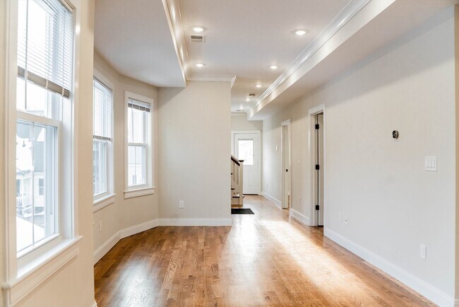 Building Photo - 11 Falkland St