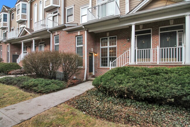 Building Photo - 360 Oswego Ct