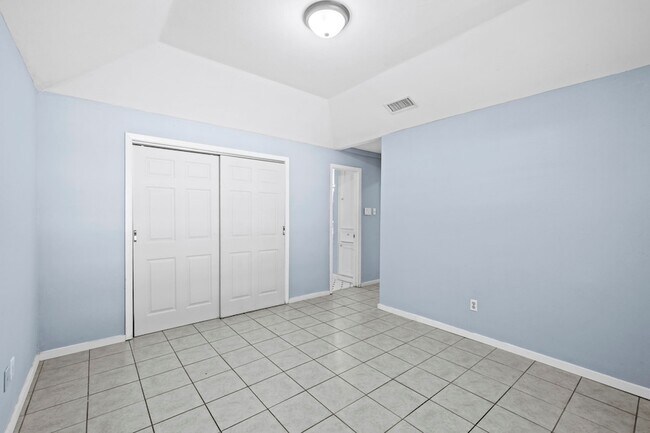 Building Photo - 7535 Log Cradle Dr