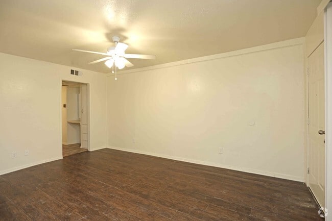 1BR,1BA - 750SF - LIVING ROOM - La Fina Apartments