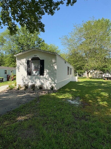 Building Photo - 4 Tree Ln