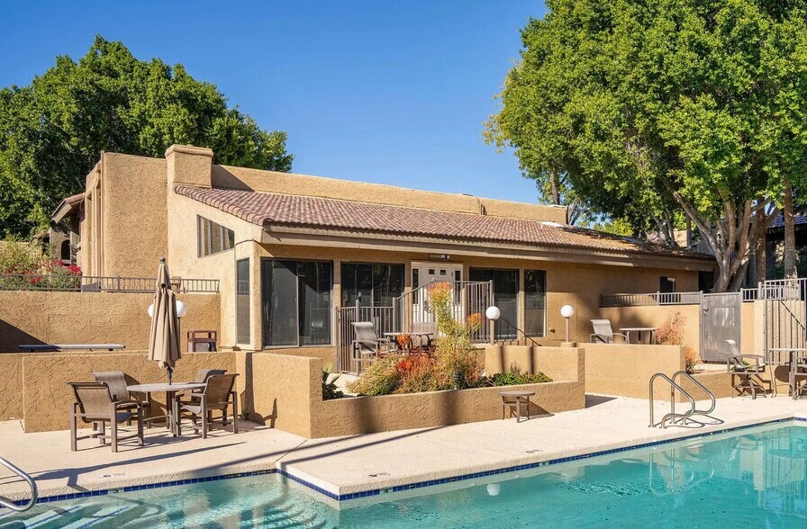 Building Photo - 3825 E Camelback Rd