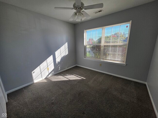 Building Photo - 6165 Pinnacle Blvd