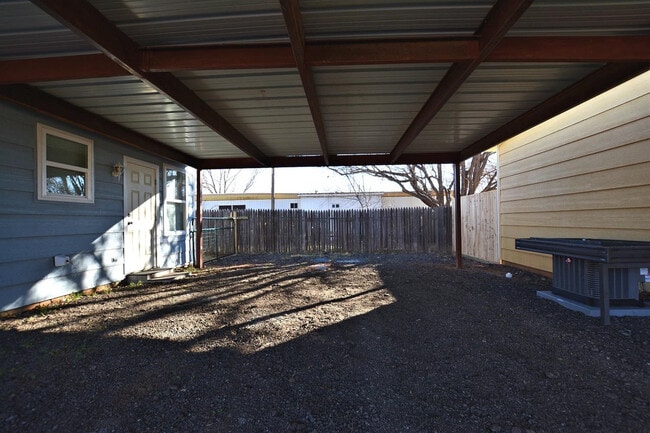 Building Photo - 1327 94th St