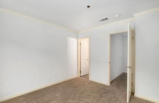 Building Photo - 1340 Mayflower Ave