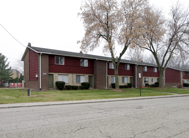 Primary Photo - Lincoln Square Apartments