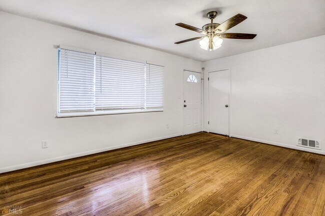 Building Photo - 2537 Bonnybrook Dr SW