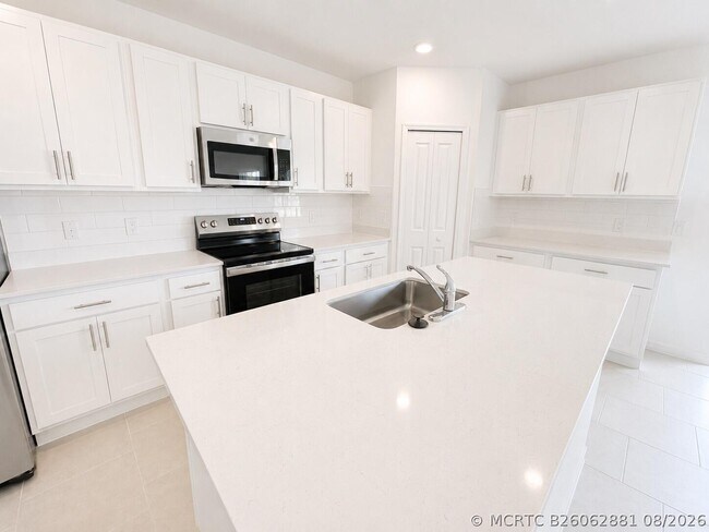 Building Photo - 16024 Palos Verdes St