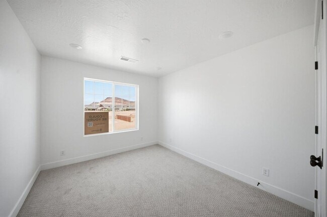 Building Photo - 946 Malibu Dr
