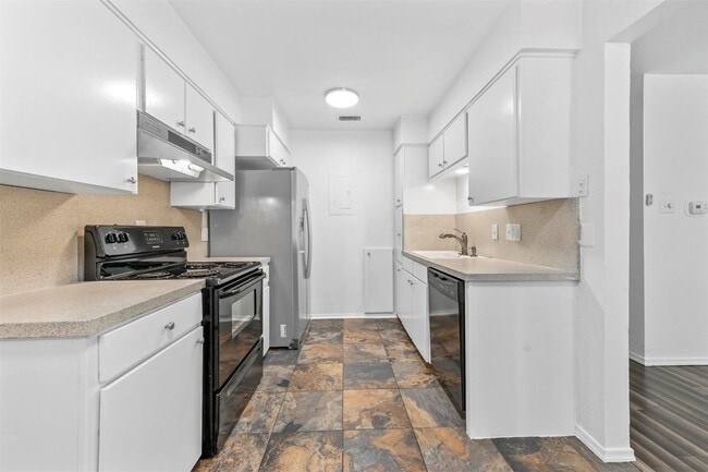 Building Photo - 4002 Ridglea Country Club Dr