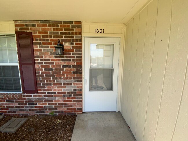 Building Photo - Steamboat Ln - 1601