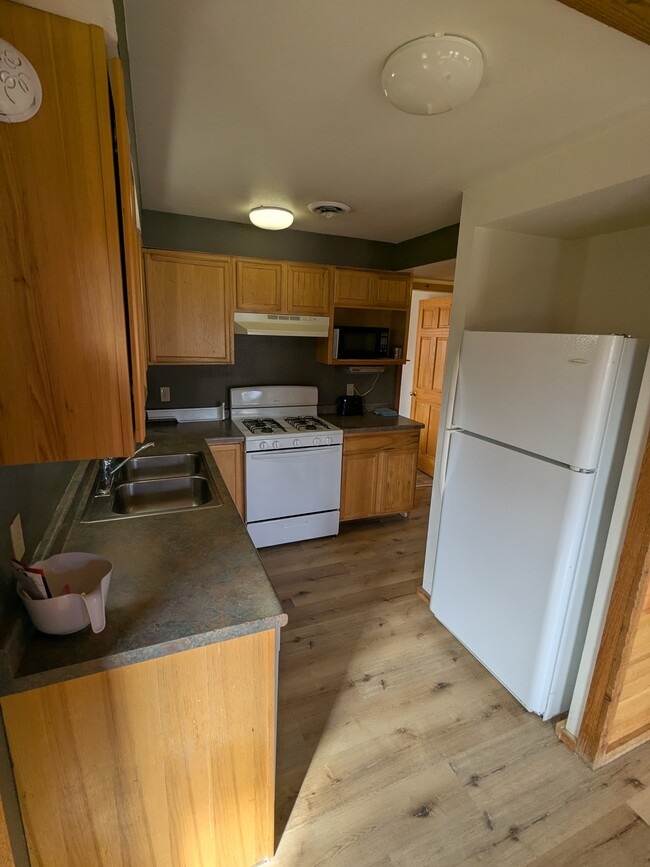 Building Photo - 721 Skatepark Court