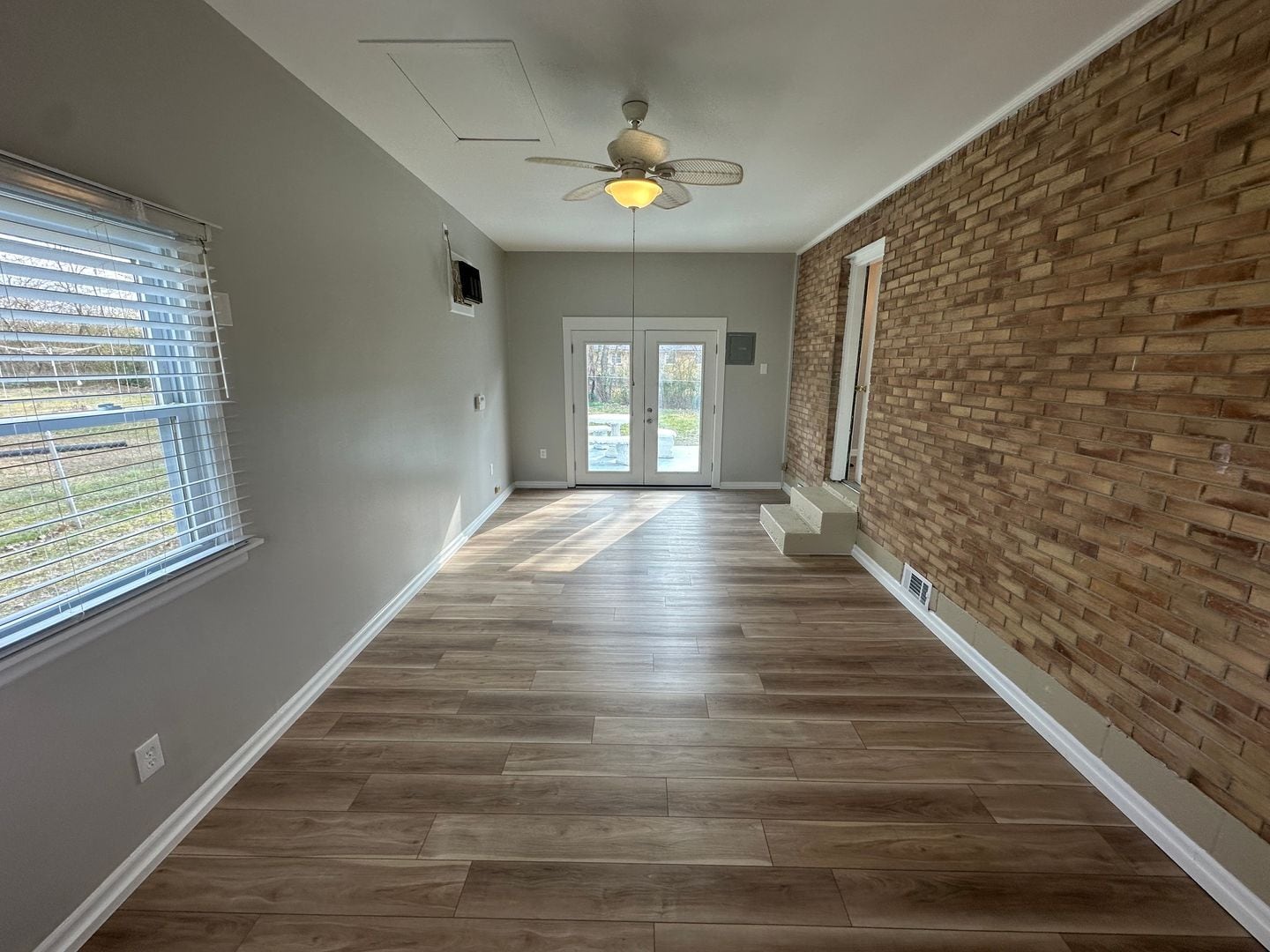 Building Photo - 416 Lealand Ln