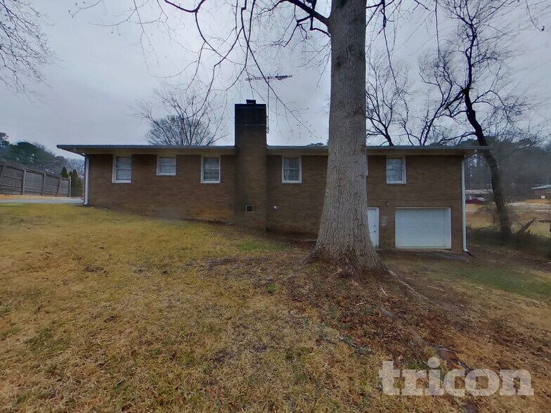 Building Photo - 3842 Wesley Dr