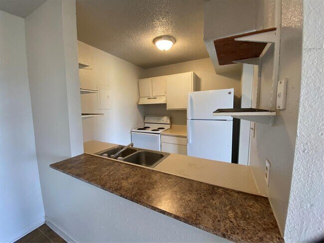 Building Photo - 500 Austin Rd