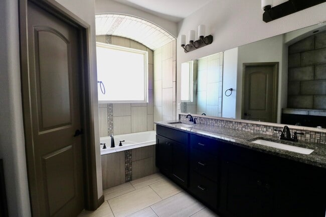 Building Photo - 3817 Loma Cortez Dr