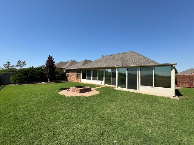 Building Photo - 3 bed, 2 bath, 2 car storm shelter in Yuko...