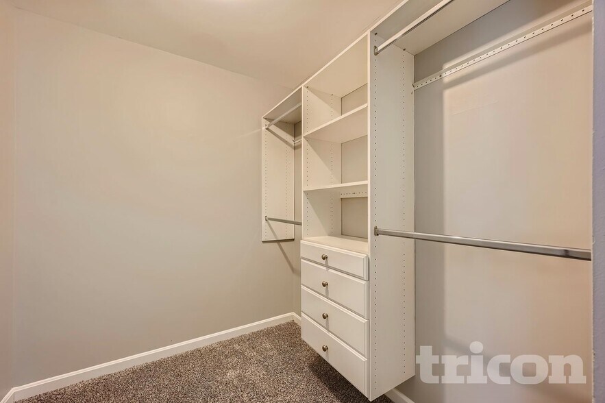 Building Photo - 12345 Bonfire Dr