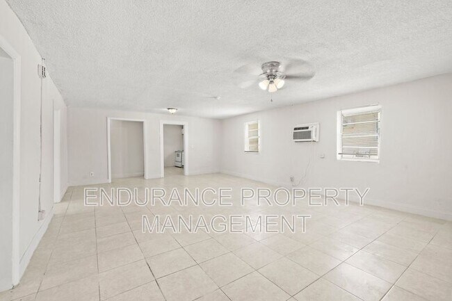 Building Photo - 1125 W 28th St
