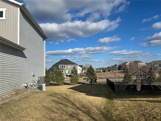Building Photo - 5785 Urbandale Ln N
