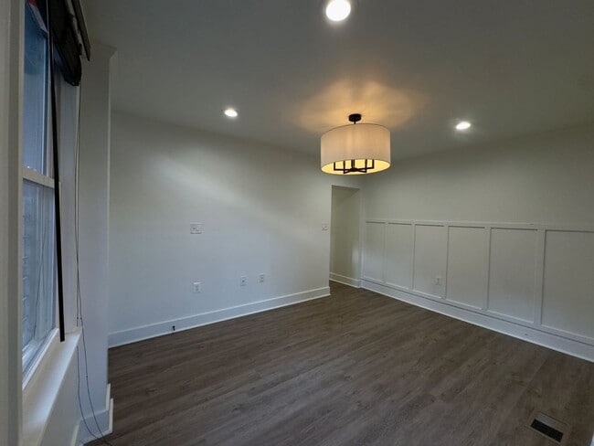 Building Photo - 807 Park Ave