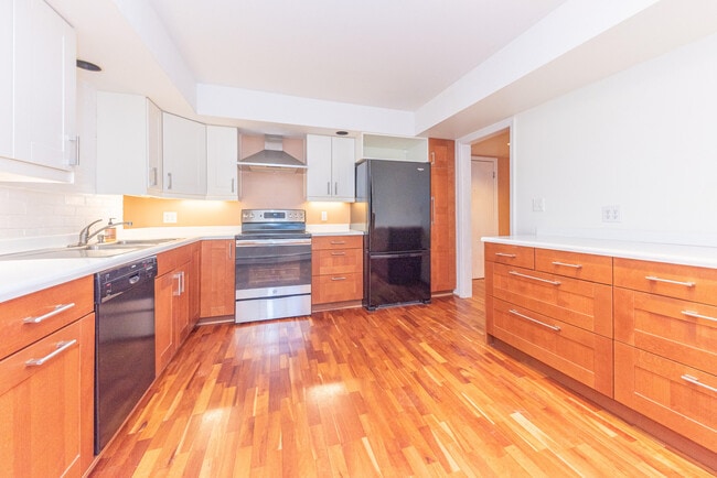 Building Photo - 1915 Geddes Ave