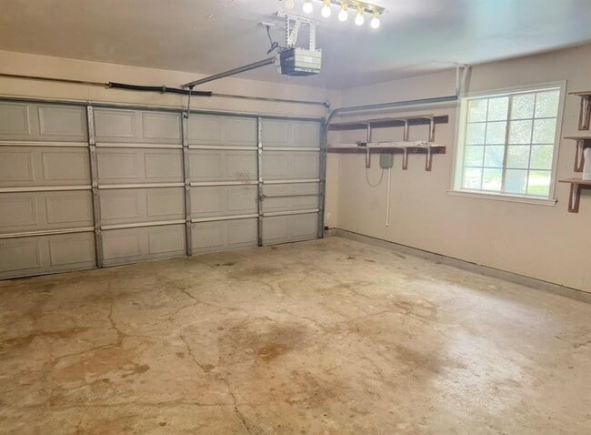 Building Photo - 1306 Meadow Cove
