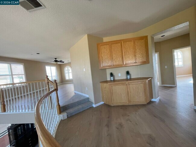 Building Photo - 2649 Torrey Pines Dr