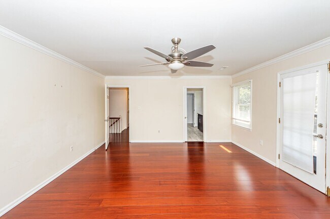 Building Photo - 4 Bedroom 2.5 Bath House in Montclair - We...