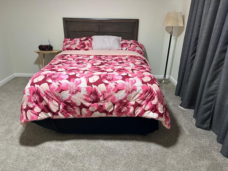 Primary Photo - 521 Greyhound Ct