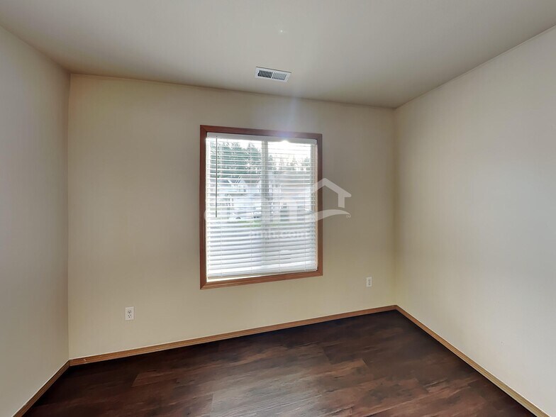 Building Photo - 13023 158th Street Ct E