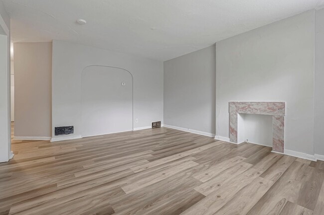 Building Photo - 987 Lilley Ave