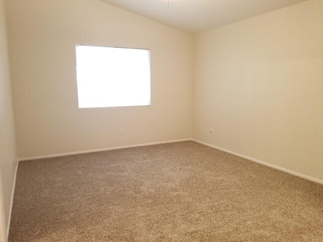 Building Photo - Ready now !!!! COZY ONE STORY THREE BEDROO...