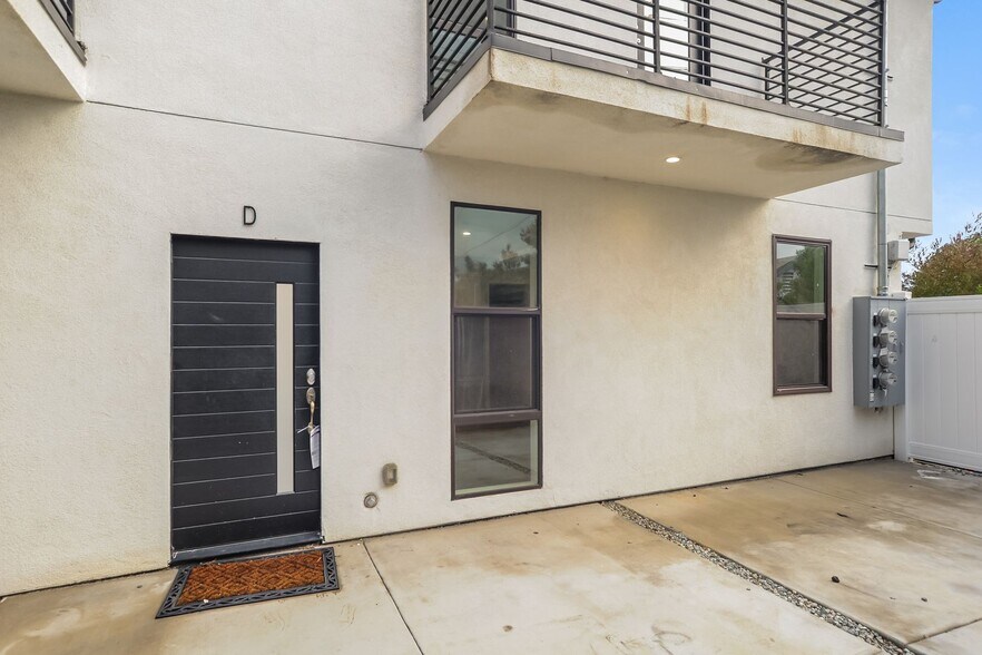 Building Photo - 705 Belden Ave