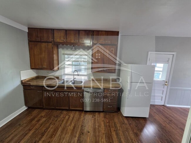 Building Photo - 216 Knecht Dr