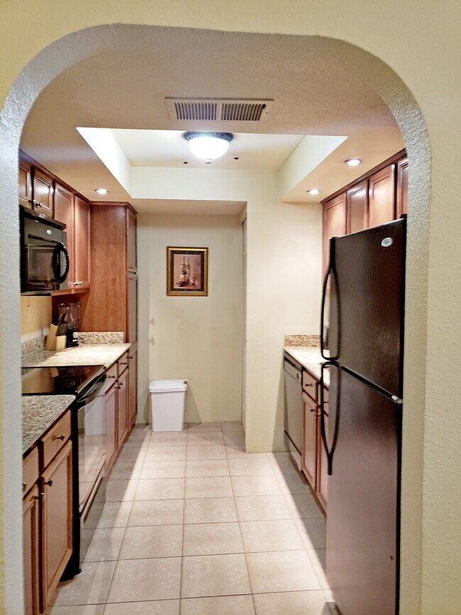 Building Photo - Furnished Scottsdale One Bedroom Condo For...