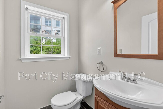 Building Photo - 1125 Race St