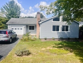 Building Photo - 3 Bedroom, 2 Bath House in Woodbine w/walking trail access